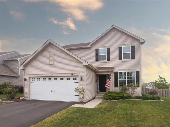 1901 Taos Ln, Volo, IL 60020