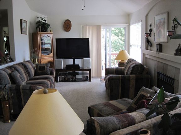 3rd image of 222 Medina Ct