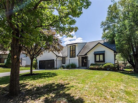 3rd image of 929 Saint Andrews Dr