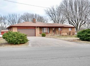 1302 N Poplar St, Eureka, KS 67045