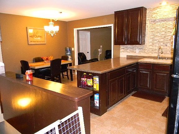3rd image of 2965 Sierra Dr