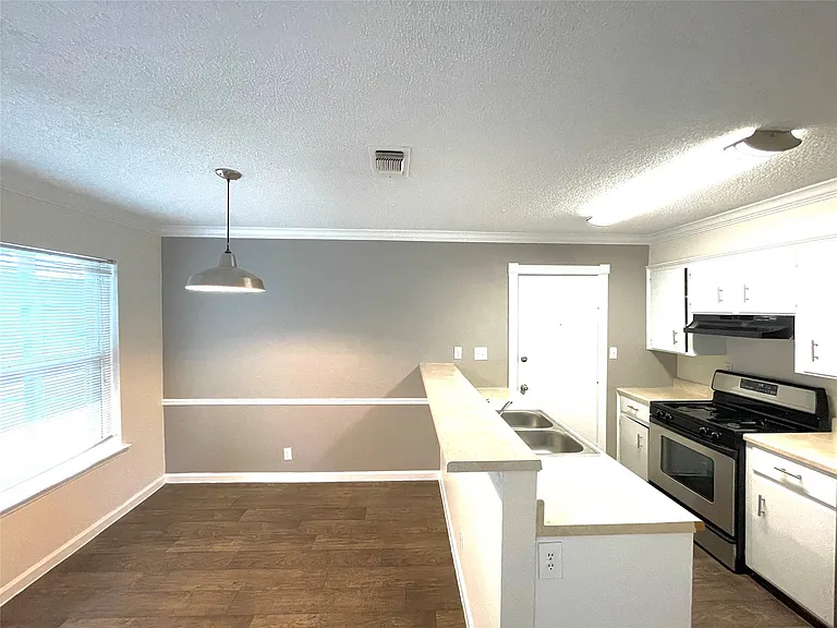 10011 Quail Valley Blvd #B — Photo 5