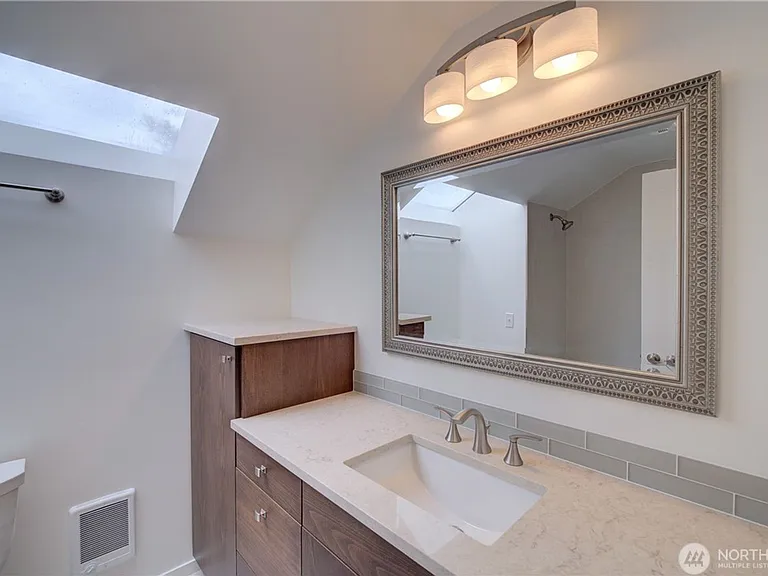 3406 W Lake Sammamish Pkwy NE — Photo 16