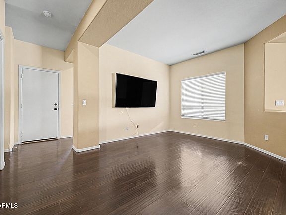 5th image of 505 W ELM Lane