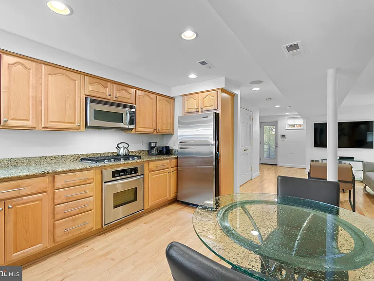 936 T St NW #B — Photo 10