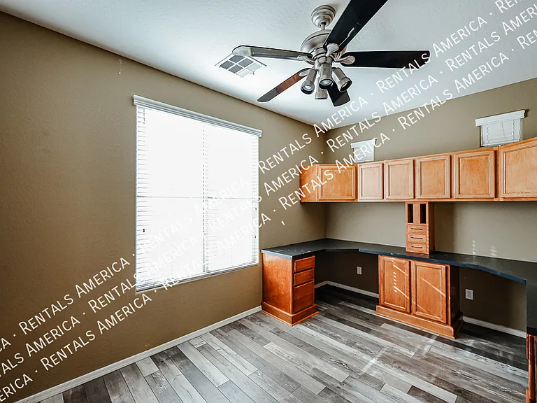 2614 W Florentine Rd — Photo 7