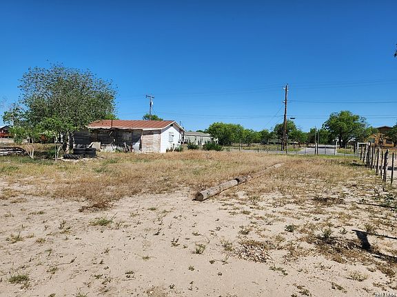 4th image of 506-600 N Cotulla LOT 3