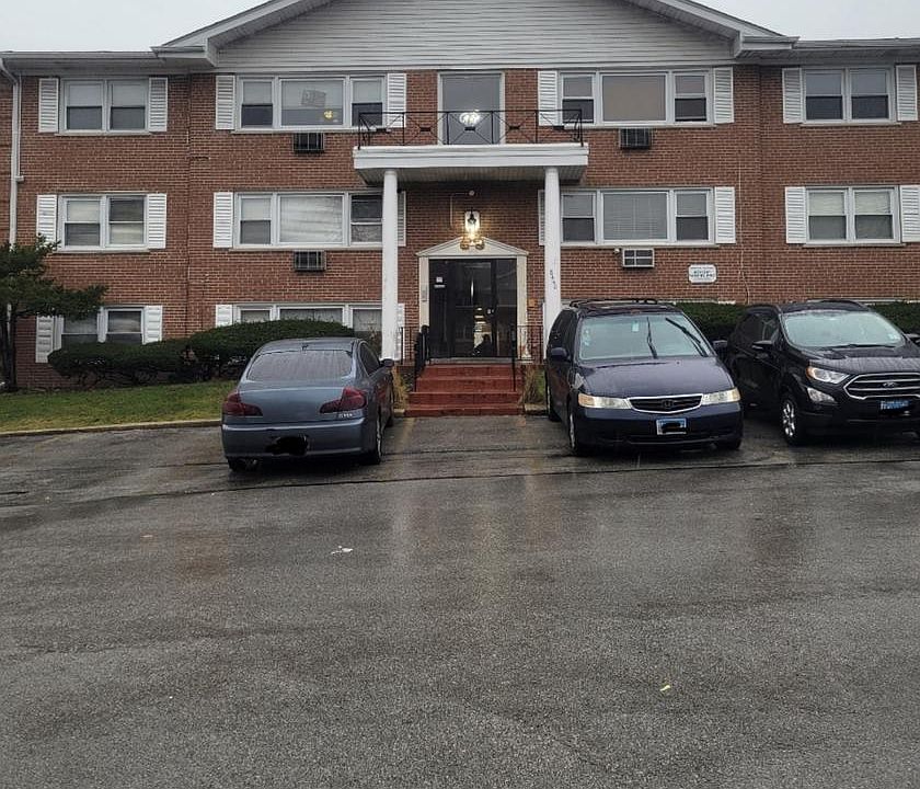 1st image of 8440 W 95th St #10