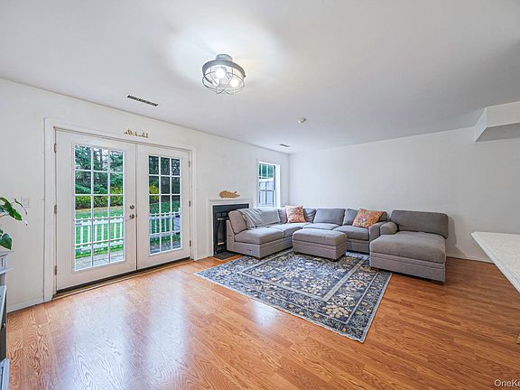 5th image of 1005 Sara Circle