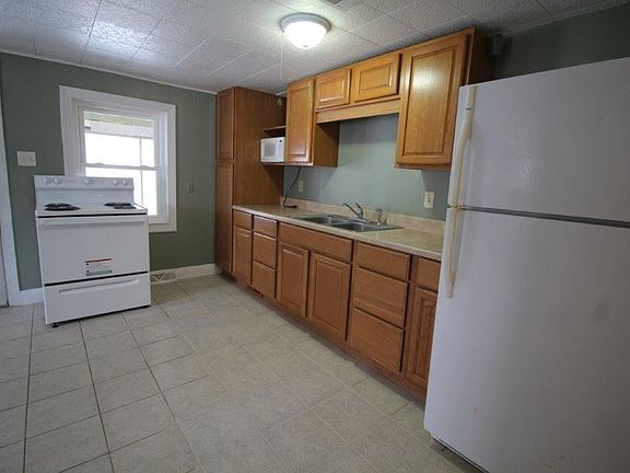 4th image of 1134 Main St