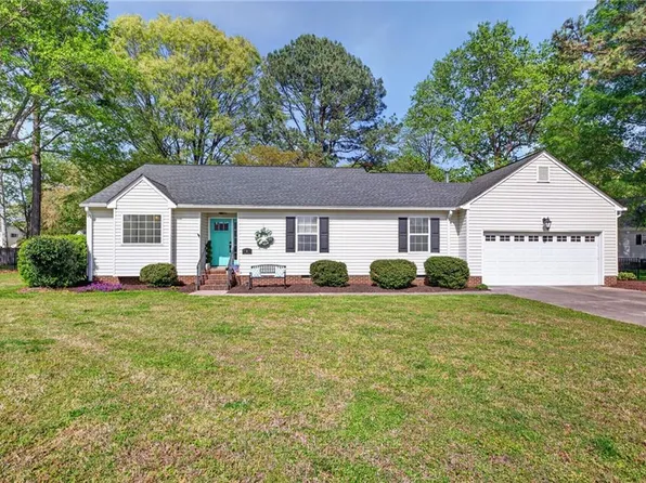 4 Poplar Ct, Smithfield, VA 23430