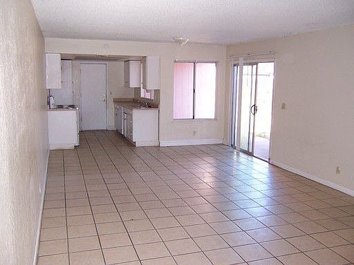 4th image of 3241 Nashville Ct