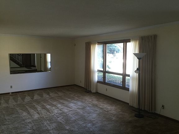 2nd image of 1565 Valencia Dr