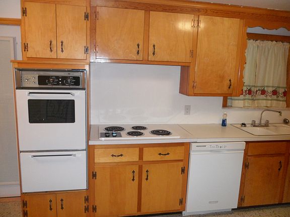 5th image of 825 Taylor Dr
