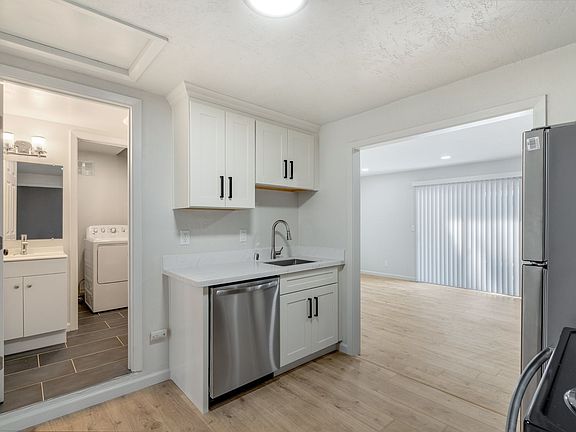 4th image of 1995 Sumatra Ave #1X1