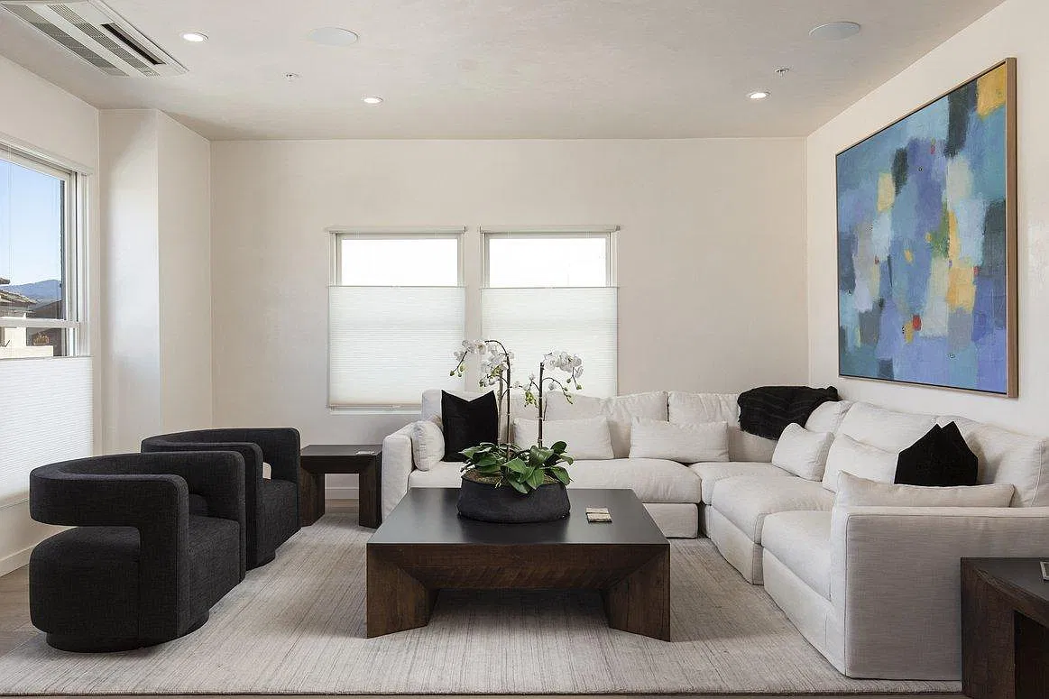 2 bed, 1250 sqft, $8,500 — Photo 1