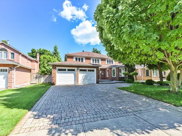 2216 Dunvegan Ave, Oakville, ON L6J 6P7
