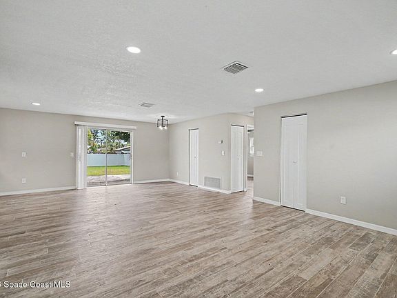 4th image of 2222 Lucille Ln