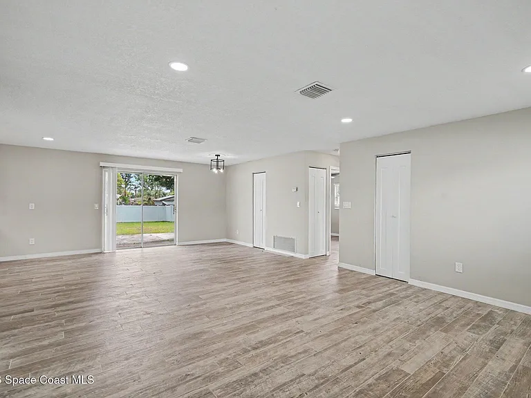 2222 Lucille Ln — Photo 4