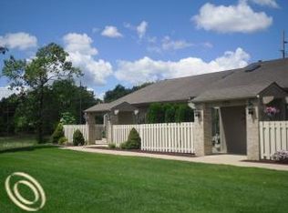 62290 Arlington Cir UNIT 2, South Lyon, MI 48178