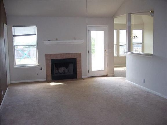 4th image of 321 Estate Dr
