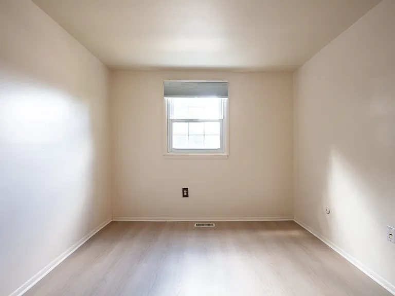 1026 Fox Run — Photo 32