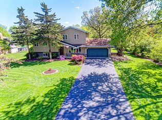 15W739 82nd St, Burr Ridge, IL 60527