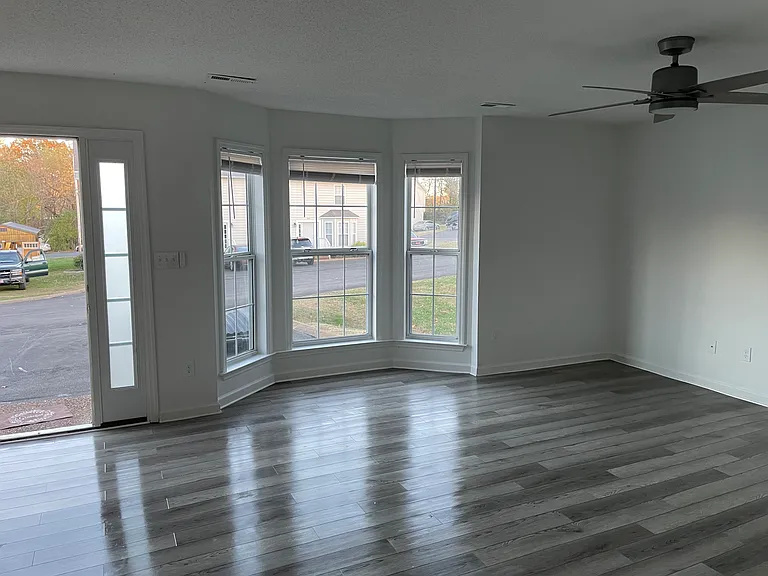 1000 Cody Dr — Photo 2