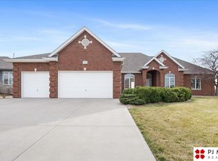 12827 Scott St, Omaha, NE 68142
