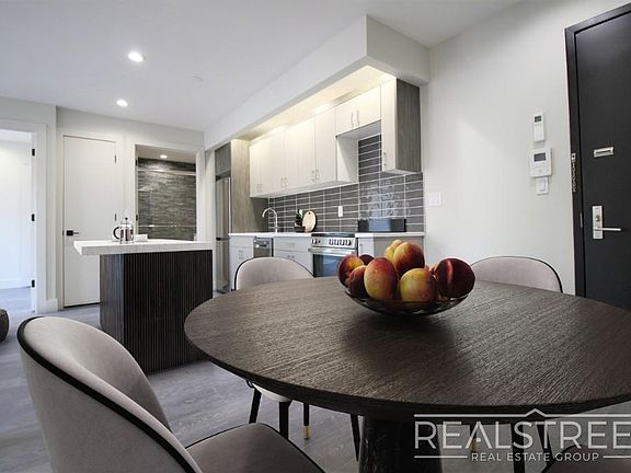 4th image of 730 E 32nd St #4B