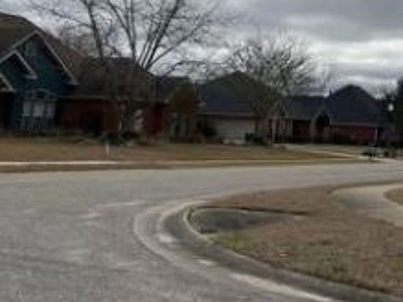 Exterior Neighborhood (street photo)