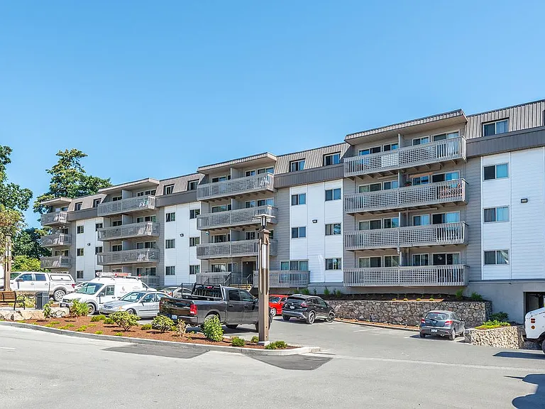 948 Esquimalt Rd — Photo 11