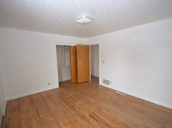 5th image of 570 NE Bonneville Dr