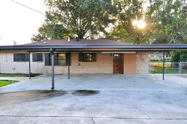 1st image of 109 Lucky St