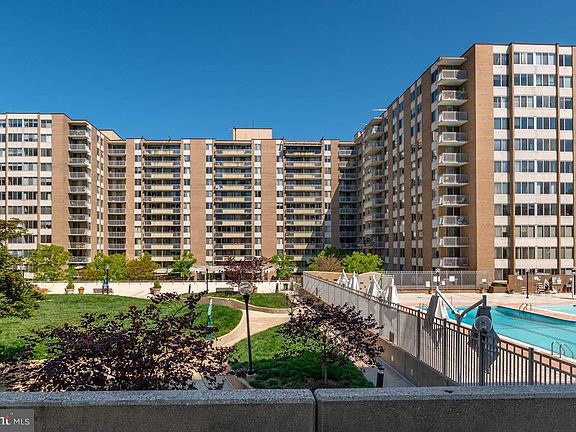 4th image of 3001 Veazey Ter NW APT 1627