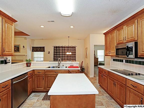 3rd image of 114 Park Stone Dr