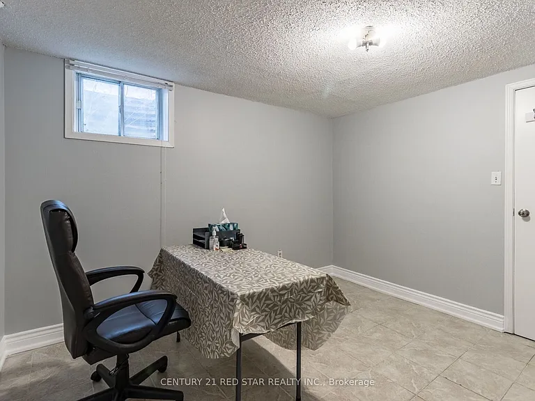 440 Rutherford Rd N — Photo 21