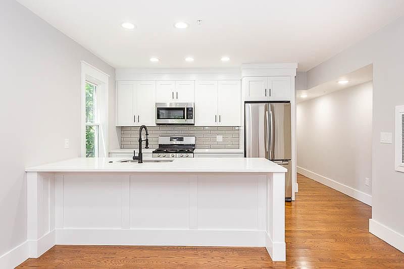 1st image of 189 Chestnut Ave APT 3L