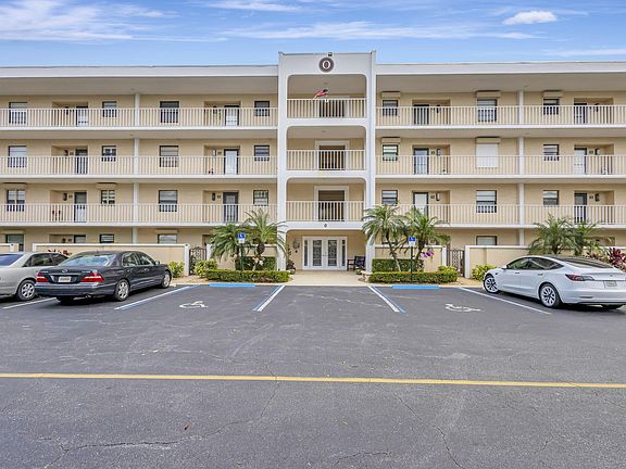 5th image of 300 N Highway A1a #305o