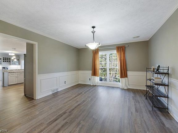 5th image of 6215 N Huntington Dr