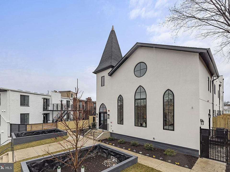 2nd image of 217 16th St NE #5