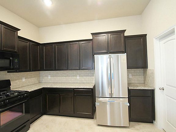 2nd image of 610 Longstreet Dr