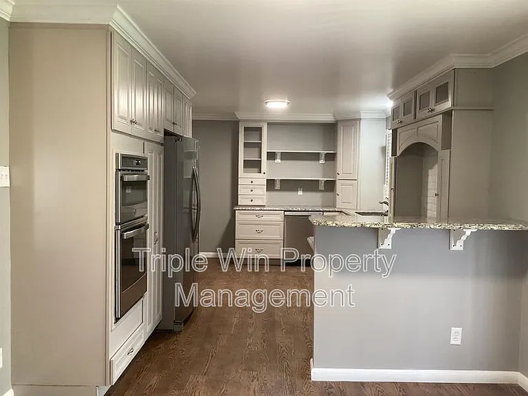 563 Apex Dr — Photo 10