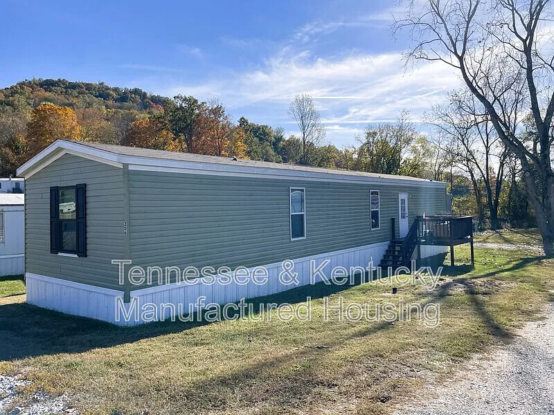 3 bed, 2.0 bath, 1200 sqft, $1,100 — Photo 2
