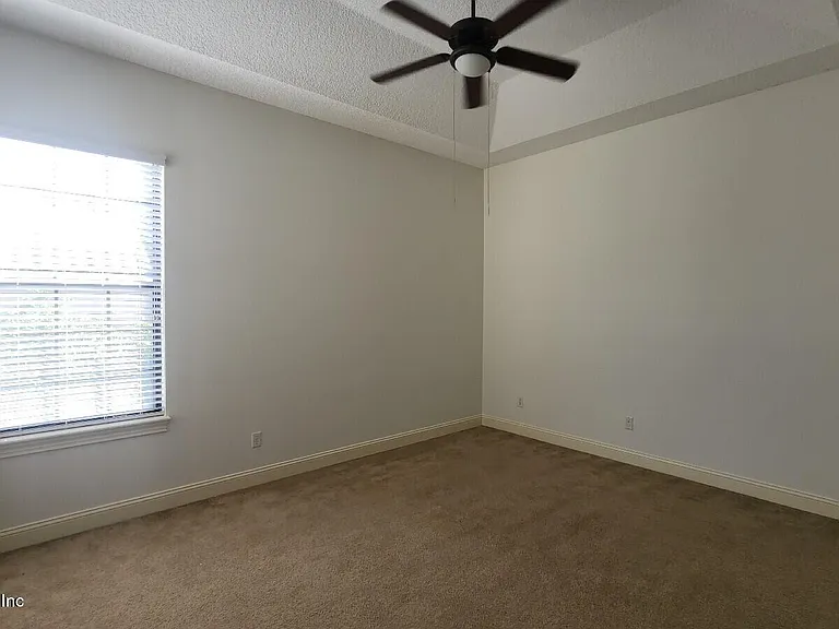 654 S Loop Pkwy — Photo 31