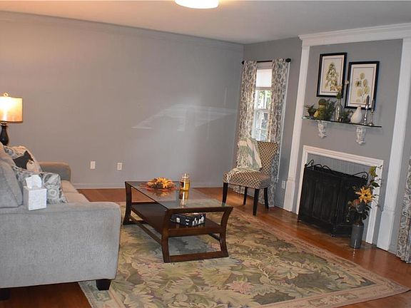 3rd image of 5001 W 63rd St