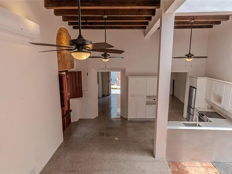 8 De La Cruz — Photo 15