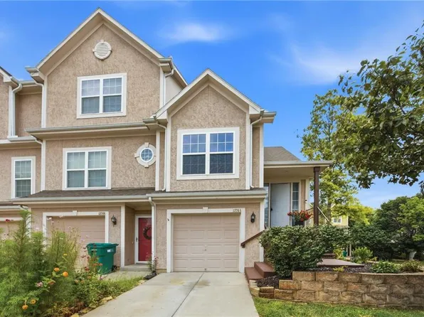 13744 Grove Ave, Bonner Springs, KS 66012
