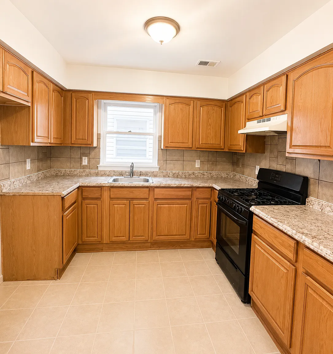 3 bed, 700 sqft, $2,600 — Photo 2