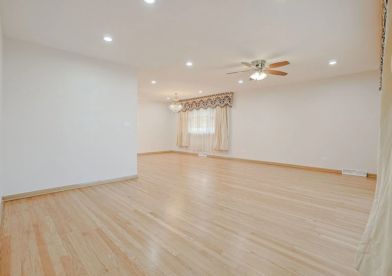 3 bed, 2692 sqft, $3,400 — Photo 3